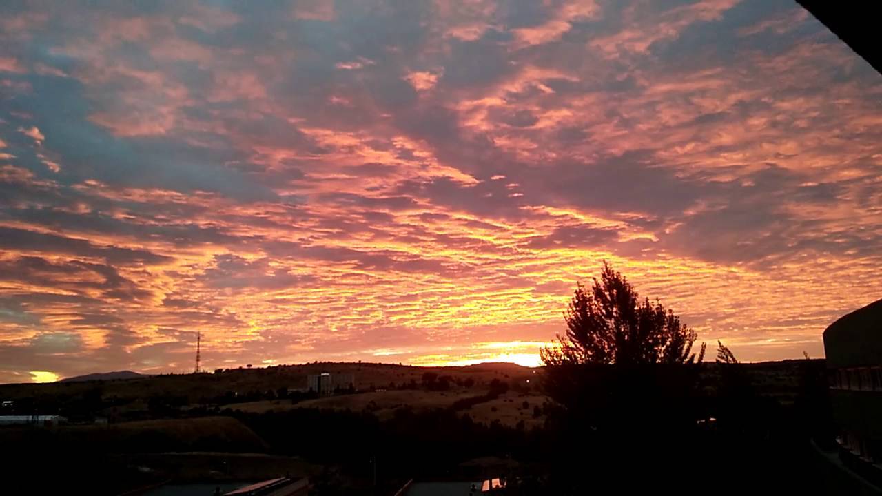 Tutorial Menggambar Pemandangan ‘Aesthetic’ (Langit Senja & Awan)